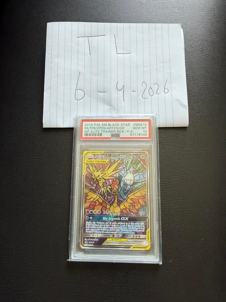 Moltres & Zapdos & Articuno Tag team GX - PSA 10 - SM210, Ophalen, Zo goed als nieuw, Losse kaart