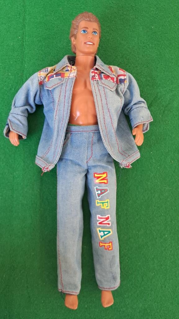 Vintage 1990 Ken Barbie NAF NAF spijkerpak pop, Ophalen of Verzenden, Barbie