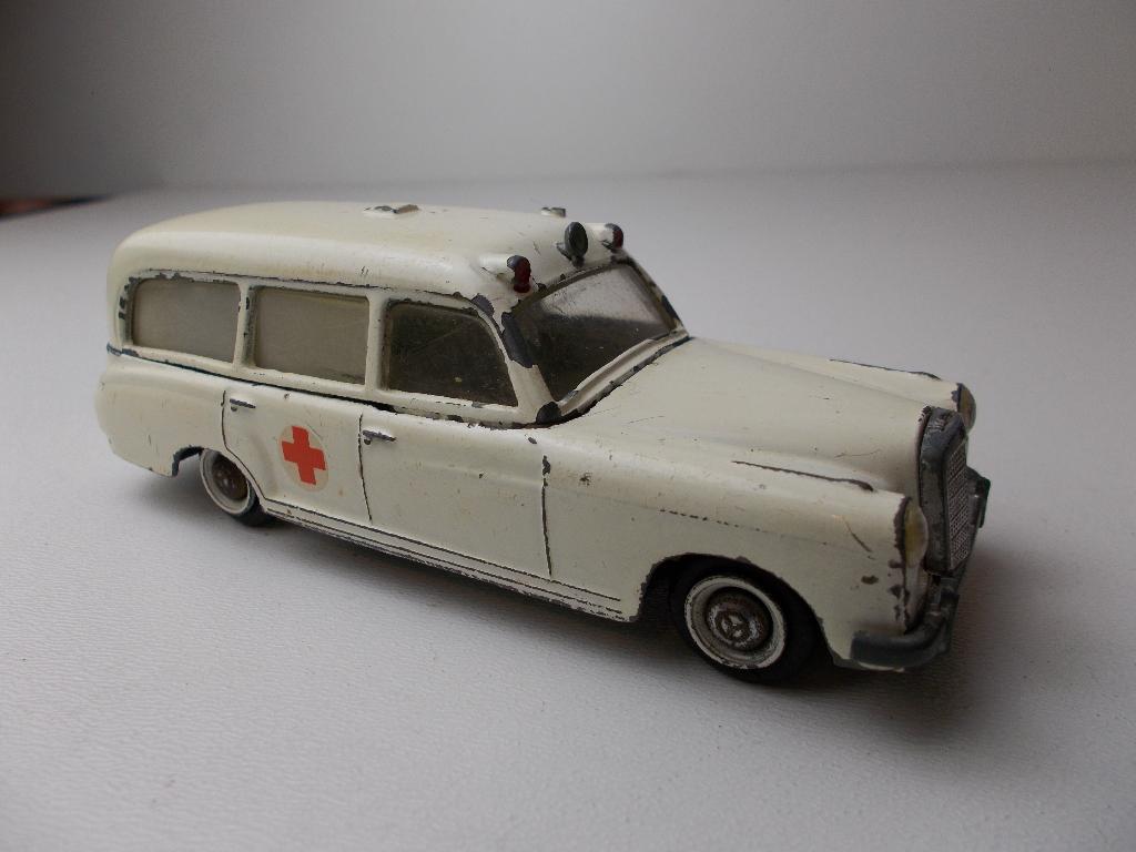 1963 Tekno Denmark 730 MERCEDES-BENZ 220-S AMBULANCE i.g.st.