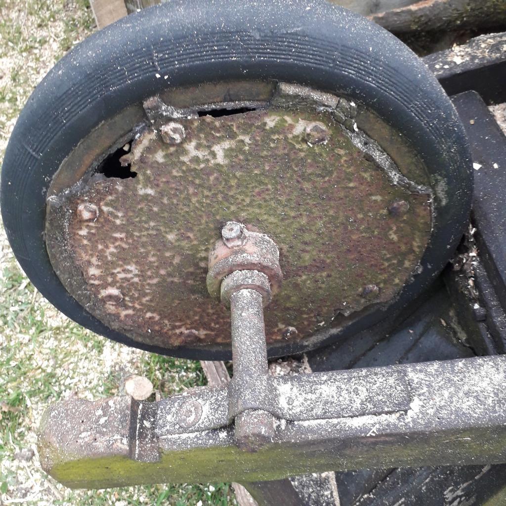 Vintage oud kruiwagen wiel van houten kruiwagen, Ophalen