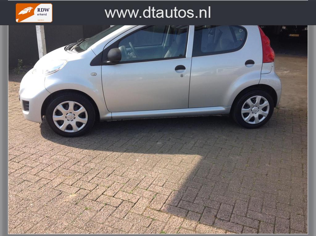Peugeot 107 1.0-12V Accent airco apk nieuw 5 deurs, Voorwielaandrijving, Euro 5, Gebruikt, 4 stoelen