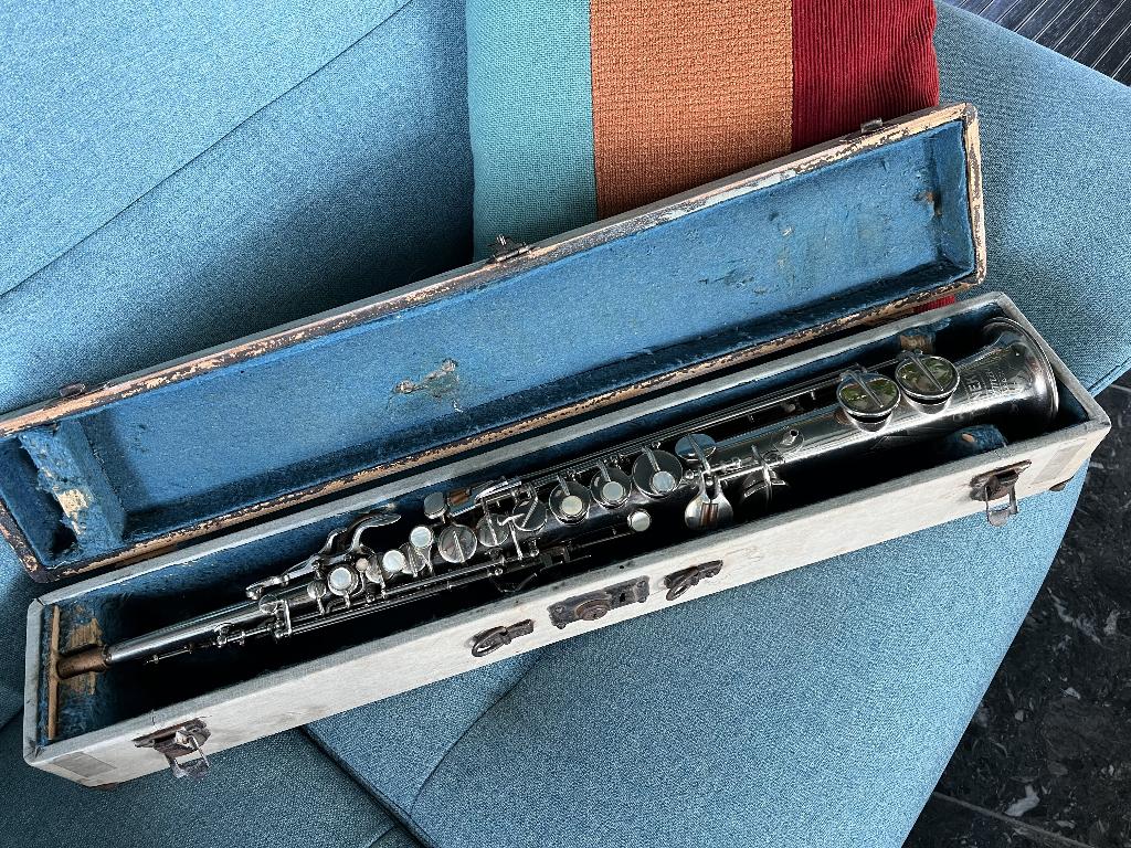 Toneking Amati sopraansaxofoon met standaard en toebehoren, Muziek en Instrumenten, Blaasinstrumenten | Saxofoons, Ophalen of Verzenden