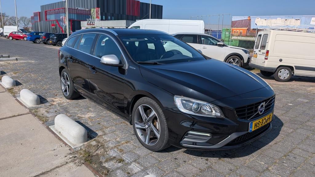 Volvo V60 D6 R-Design Twin Engine 288pk Geartronic AWD, Automaat, 1800 kg, Zwart, USB
