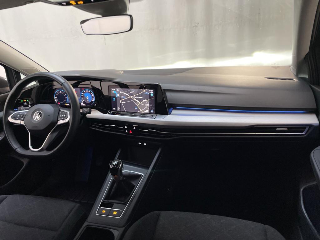 Volkswagen Golf 1.0 TSI 110pk Life Navigatie Sfeerverlichtin, Stof, Gebruikt, Met garantie (alle), Origineel Nederlands