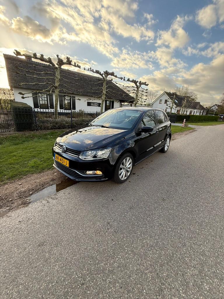 Volkswagen Polo 1.2 TSI 66KW 2017 Zwart, Auto's, Voorwielaandrijving, Stof, 40 €/maand, Zwart