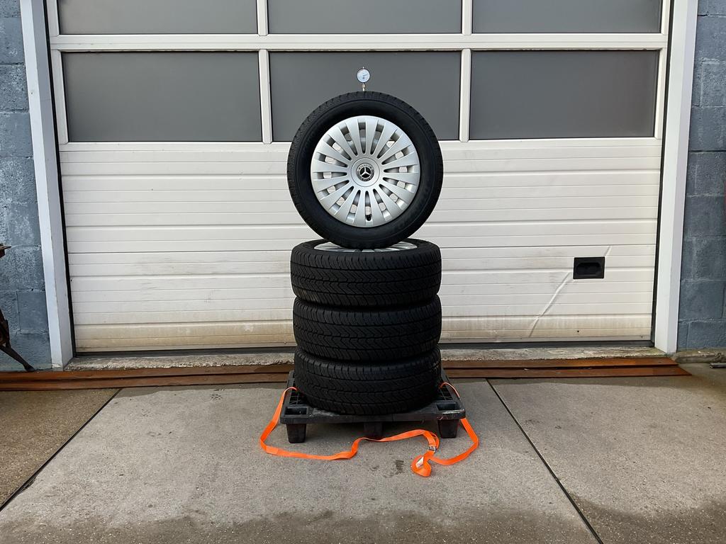 Mercedes -  Vito. V - Klasse.  EQV.  Zomerset. 225 - 55 - 17, Ophalen, Banden en Velgen, 17 inch, Bestelwagen
