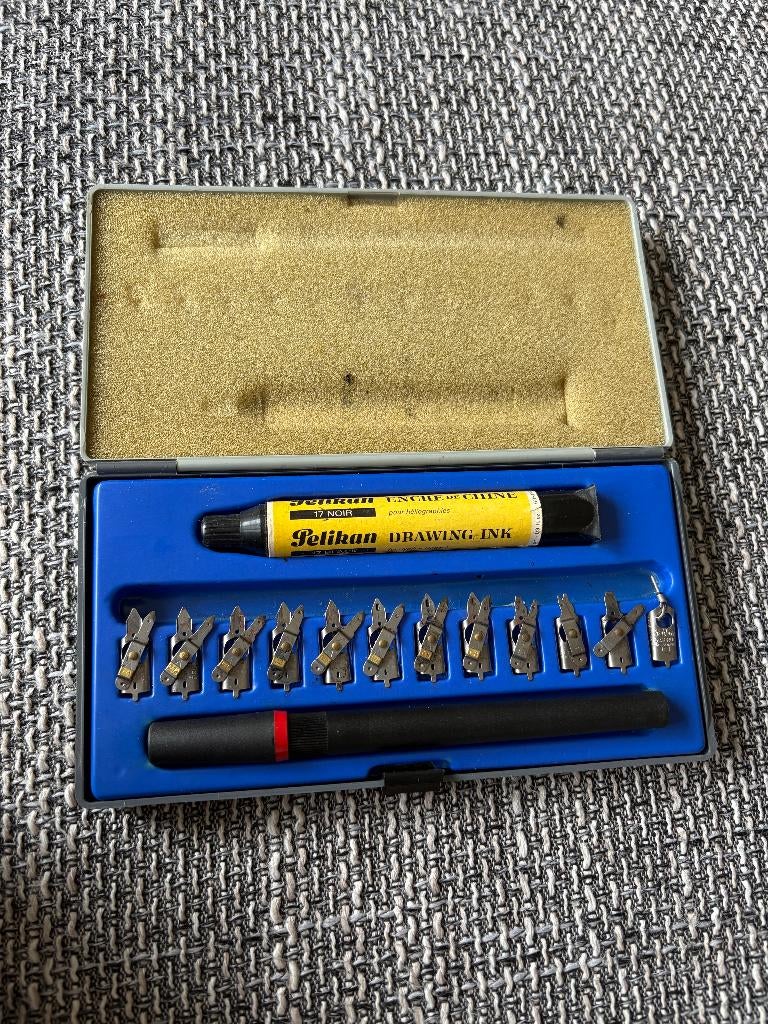 Rotring Graphos kaligrafieset, Ophalen of Verzenden, Zo goed als nieuw, Boek of Gids