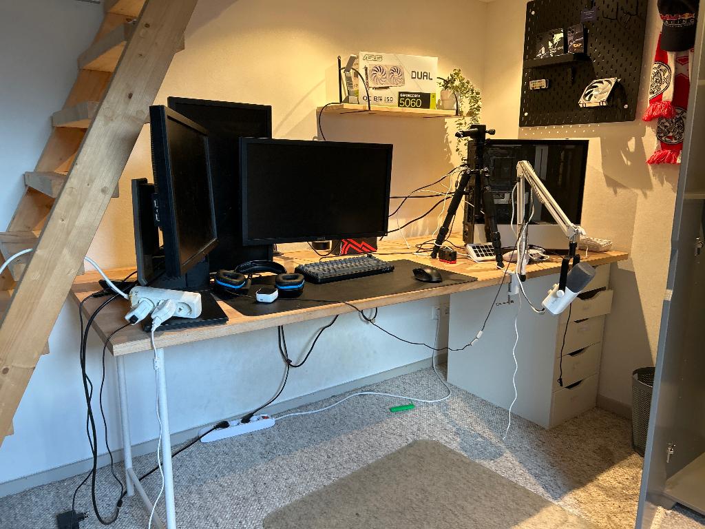 Goede gaming setup, Computers en Software, Desktop Pc's, Zo goed als nieuw, 3 tot 4 Ghz, HDD, SSD, 32 GB, Met videokaart, Met monitor