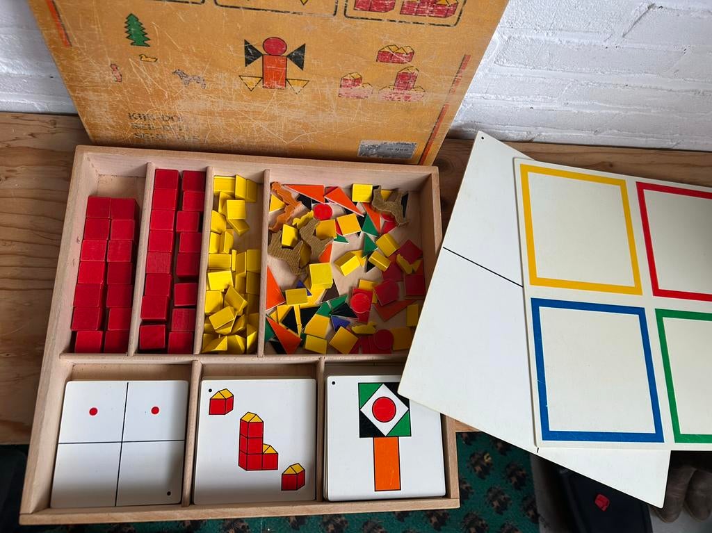 Vintage Houten educatief speelgoed met blokjes en kaarten, Kinderen en Baby's, Speelgoed | Educatief en Creatief, Ophalen of Verzenden