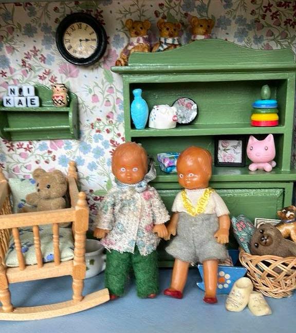 2 x oud popje 8cm poppenhuis, Verzamelen, Ophalen of Verzenden, Gebruikt, Poppenhuis