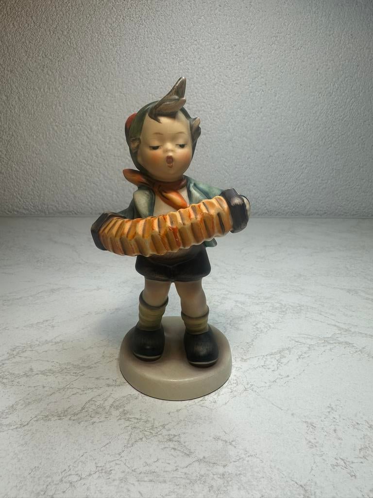 Hummel accordion boy - 185, Ophalen of Verzenden, Zo goed als nieuw, Hummel
