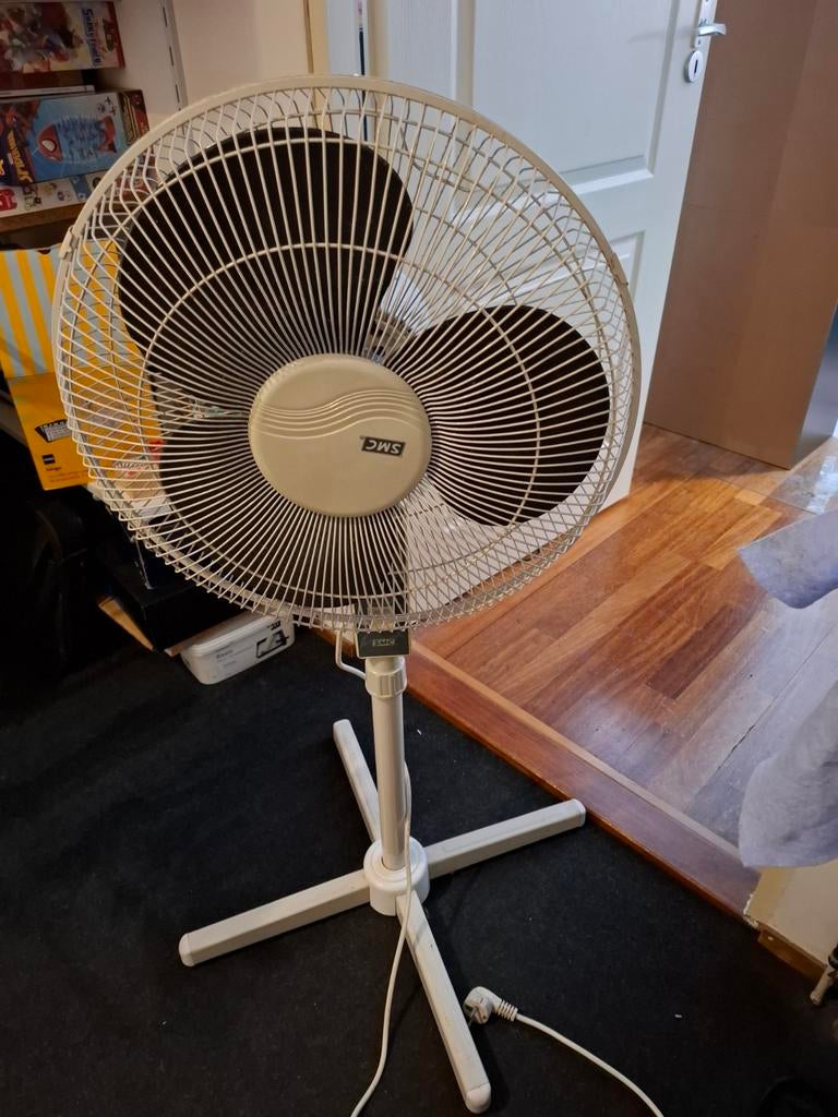 Witte Statiefventilator - Ideaal voor warme dagen, Ophalen, Gebruikt, Statiefventilator