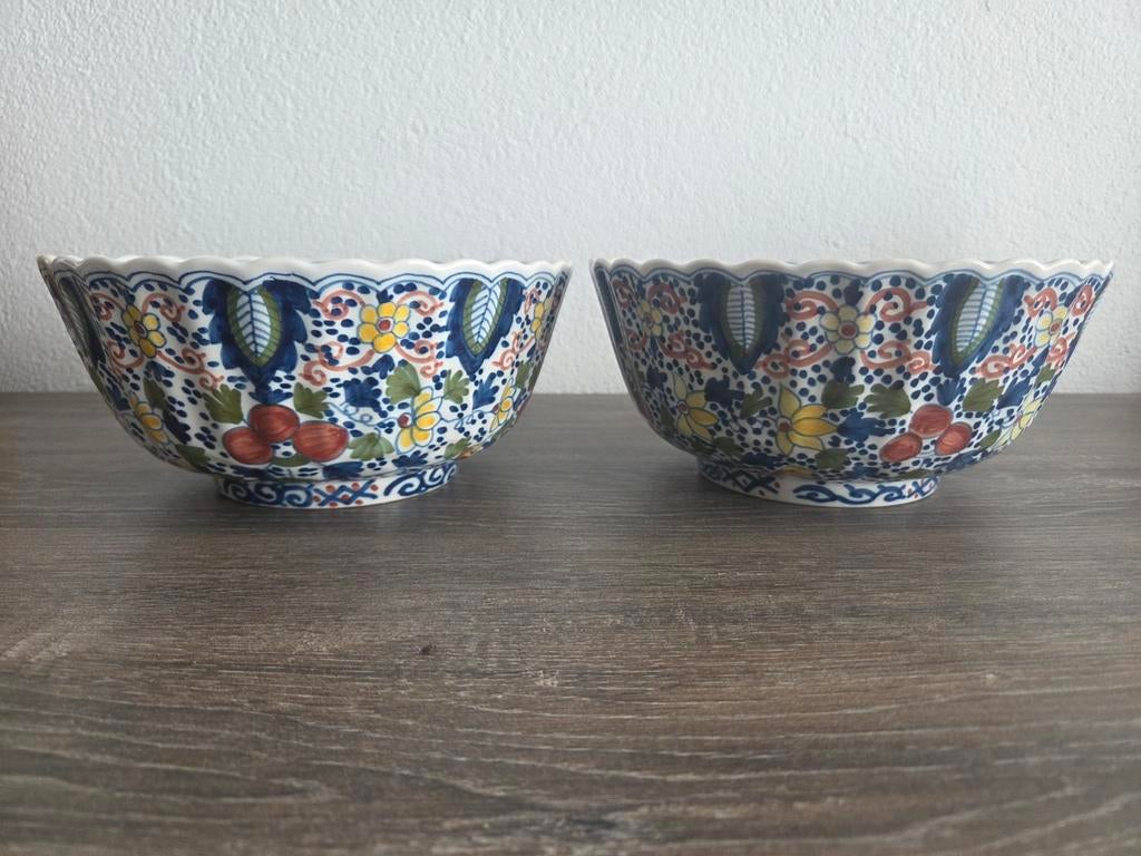 Twee kommen / schalen - Henk Nauta-  Makkum aardewerk, Antiek en Kunst, Ophalen