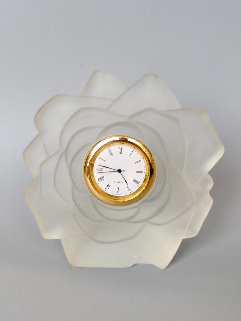 Vintage klok gesatineerd glas Lalique stijl, Antiek en Kunst, Antiek | Glas en Kristal, Verzenden