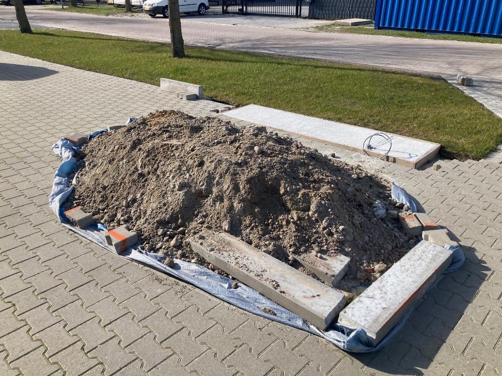 Gratis op te halen: gebroken puin plusminus 1,5 kuub, Ophalen, Zo goed als nieuw, Overige typen