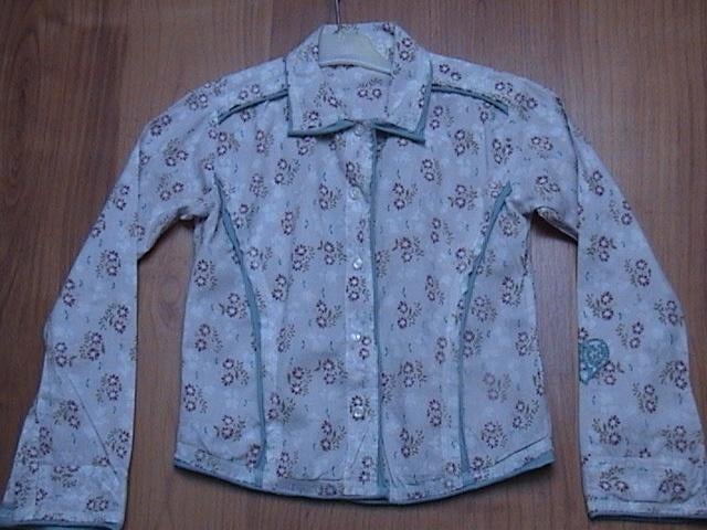 PIROUETTE witte blouse met beige / roze / blauwe bloemetjes, Kinderen en Baby's, Kinderkleding | Maat 140, Gebruikt, Meisje, Overhemd of Blouse