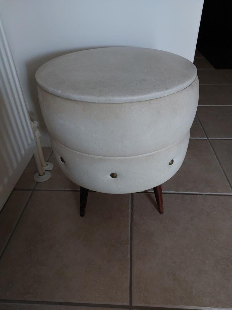 Vintage naai poef op pootjes, Ophalen, Gebruikt