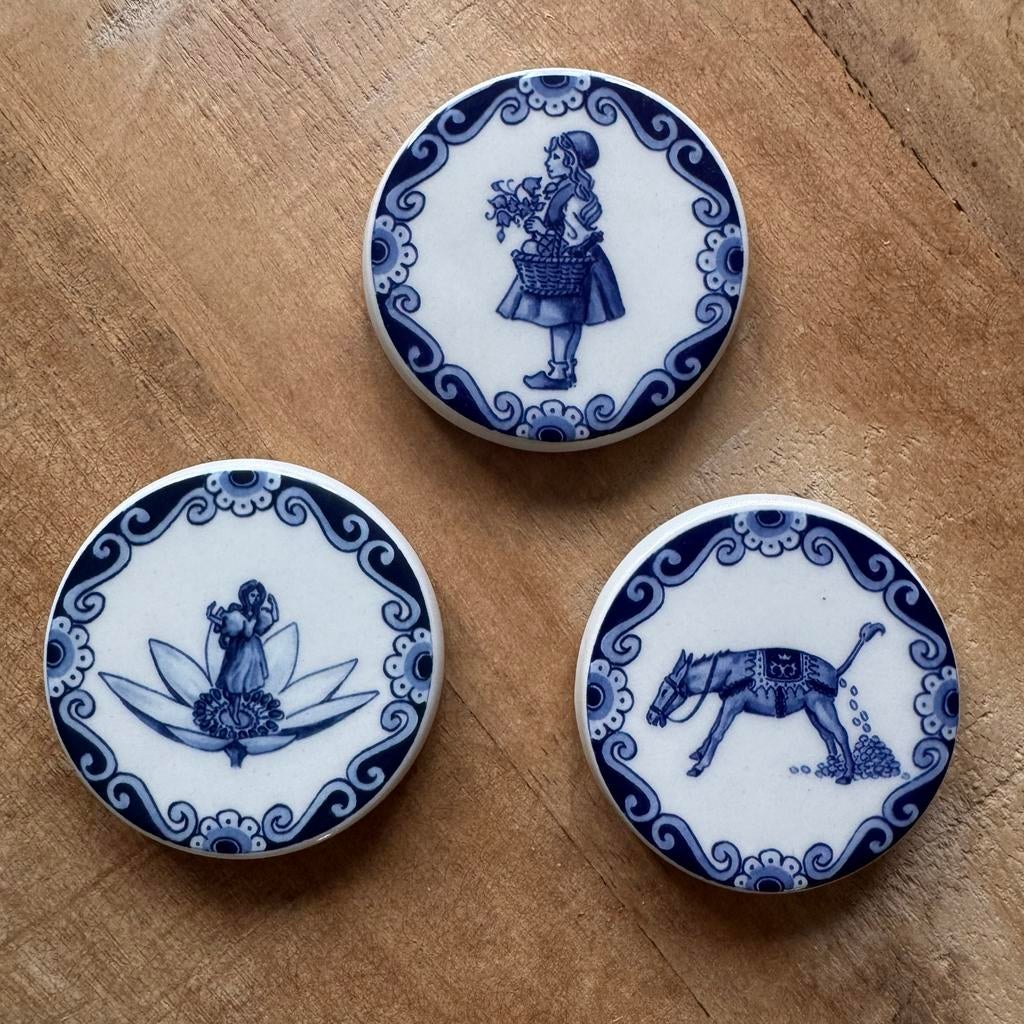 Efteling Magneten jubileum 2012 - Royal Delft, Ophalen of Verzenden, Zo goed als nieuw, Gebruiksvoorwerp