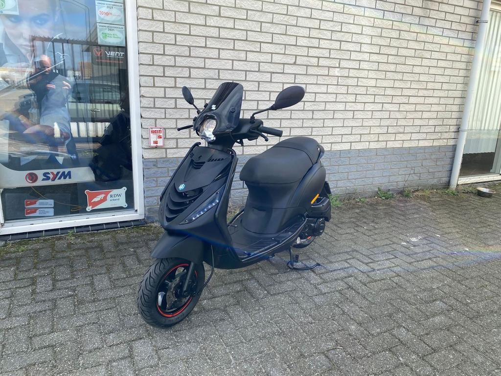 1E EIGENAAR PIAGGIO ZIP SP 45 4-TAKT MAT BLACK BROM  BJ2021, PIAGGIO, Onbekend, Onbekend, Piaggio