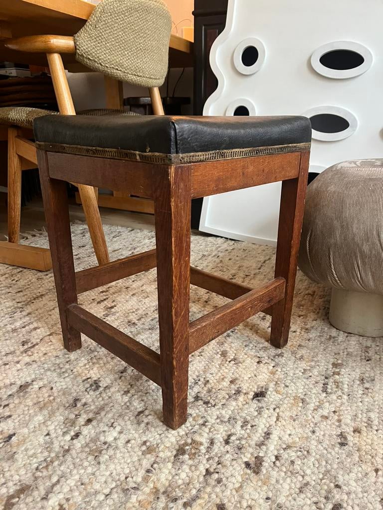 Eiken krukje 1920 1930, Huis en Inrichting, Krukjes, Ophalen of Verzenden, Zo goed als nieuw, Hout