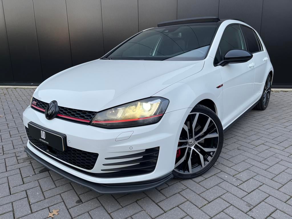 Volkswagen Golf 2.0 TSI GTI PERFORMANCE DSG PANO LED ACC CAR, Auto's, 4 cilinders, 1984 cc, Wit, Bedrijf