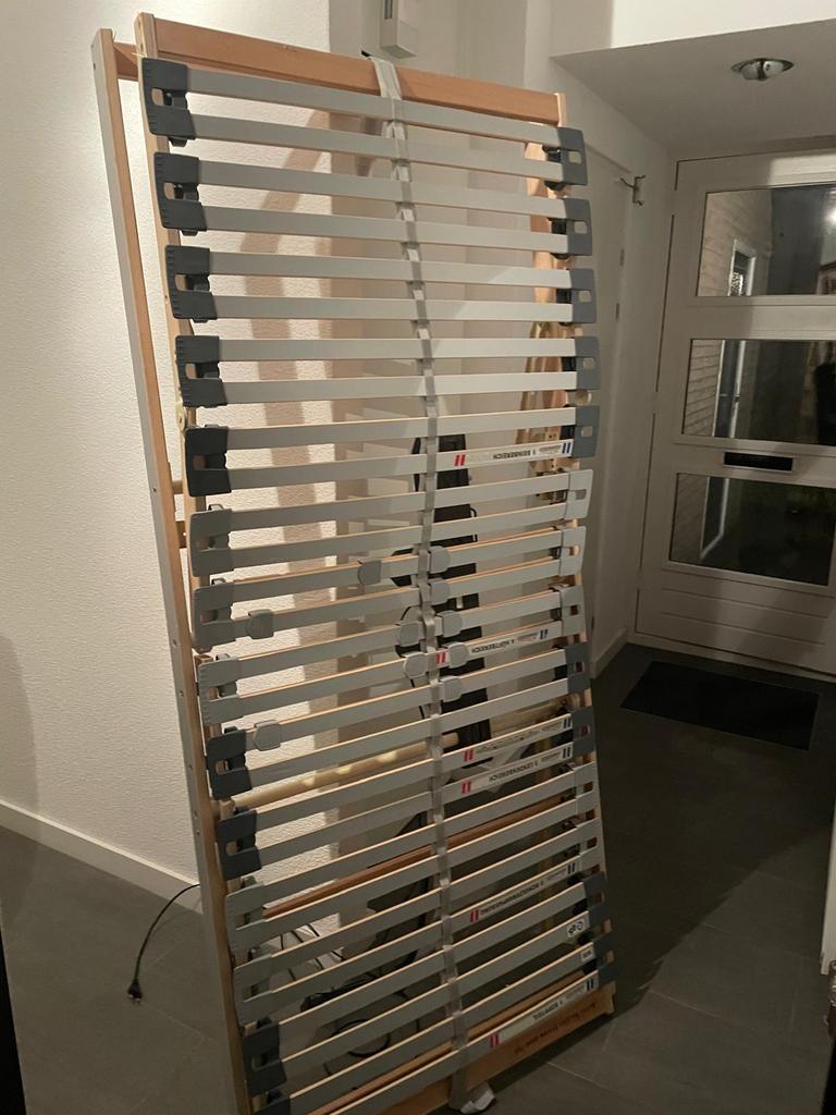 Elektrisch verstelbare lattenbodem 200 x 90, Ophalen, 90 cm, Eenpersoons, Zo goed als nieuw