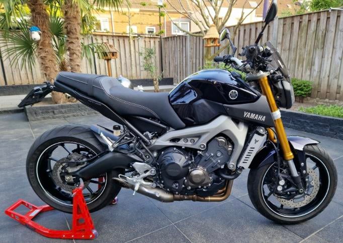 Te koop mooie Yamaha mt09 bouwjaar 2016 kleur deep Armour