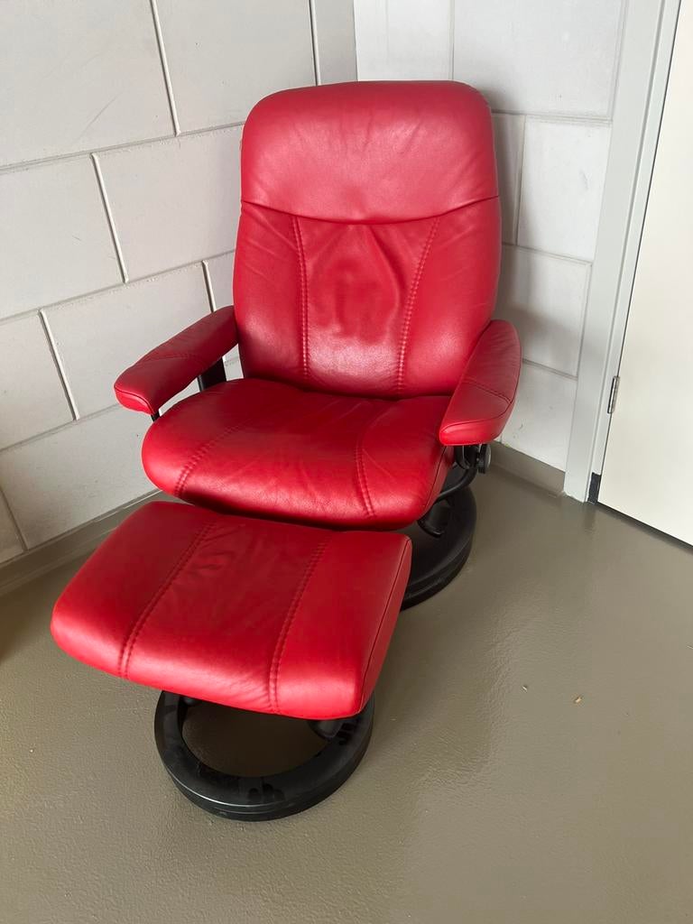 Mooie stressless rood leren fauteuil met hocker., Ophalen of Verzenden, 75 tot 100 cm, Leer, 50 tot 75 cm
