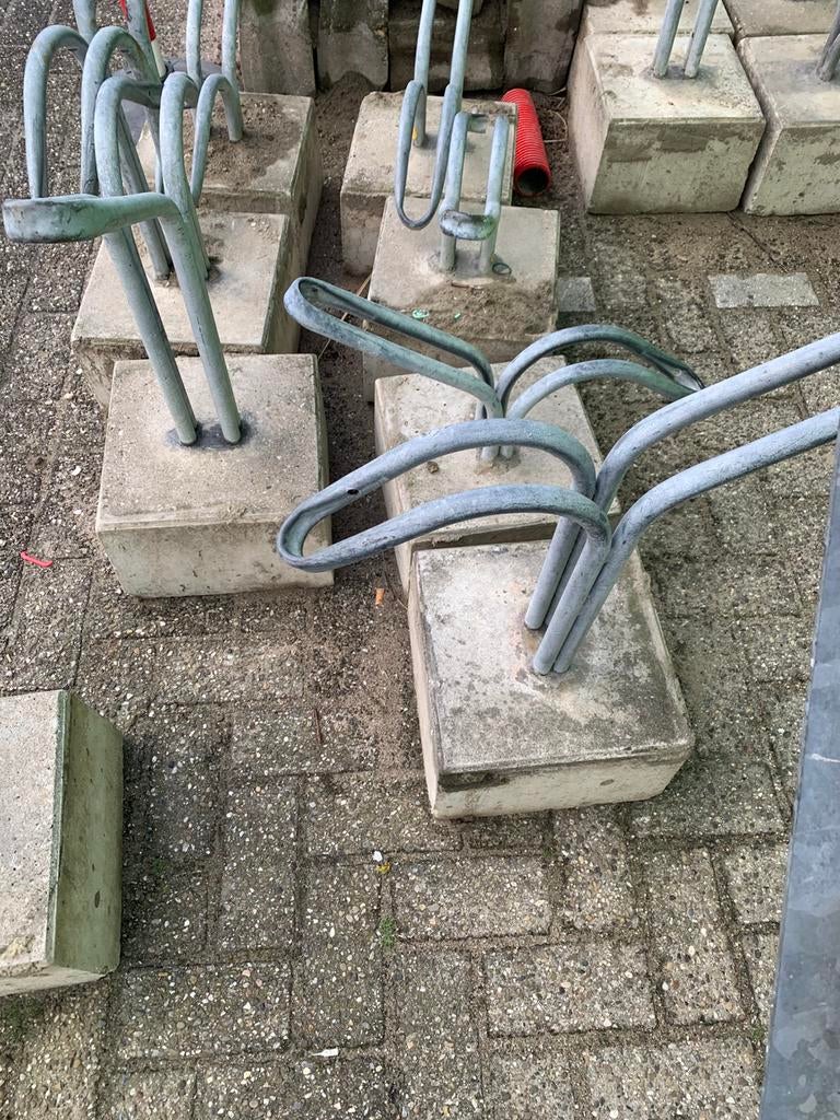 fietsen rek met betonblok, Ophalen of Verzenden, Zo goed als nieuw