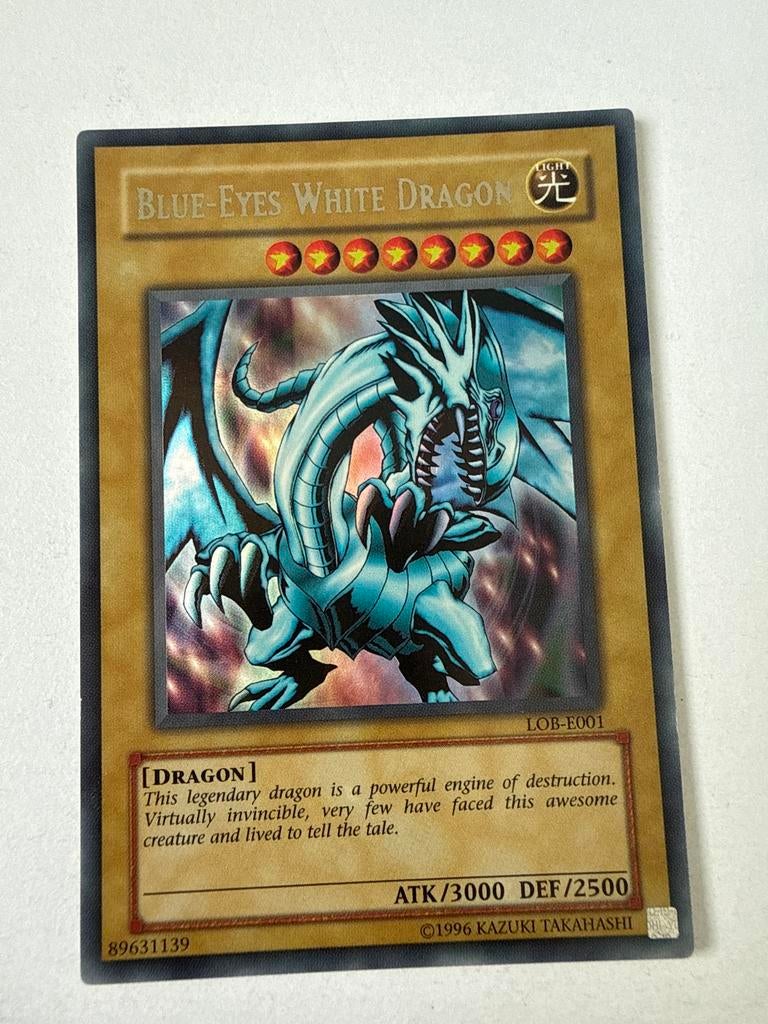 Yu-Gi-Oh! Blue-Eyes White Dragon LOB-E001, Hobby en Vrije tijd, Verzamelkaartspellen | Yu-gi-Oh!, Ophalen of Verzenden, Gebruikt