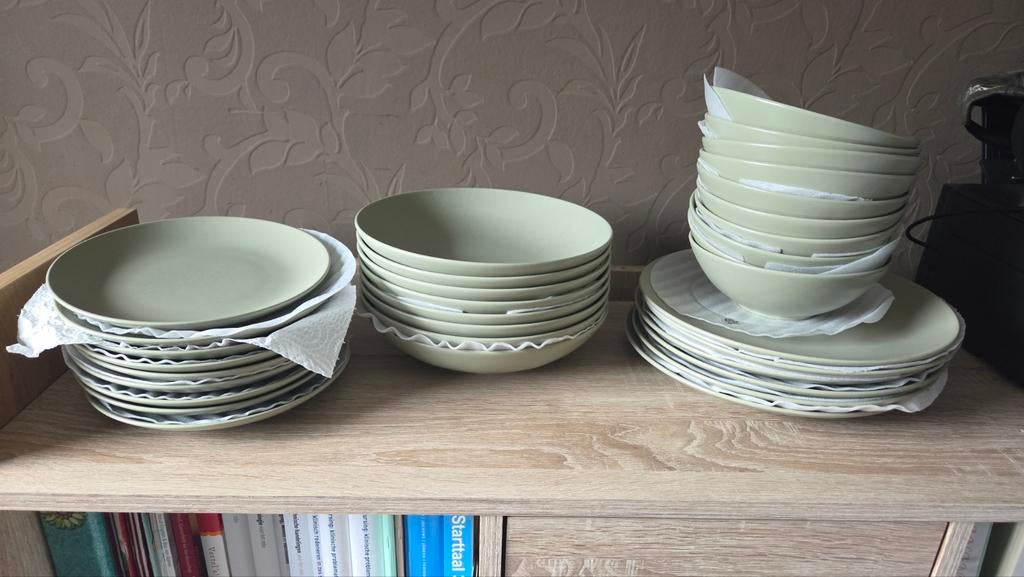 GESERVEERD. olijf groen Ikea, Ophalen, Overige stijlen, Bord(en)