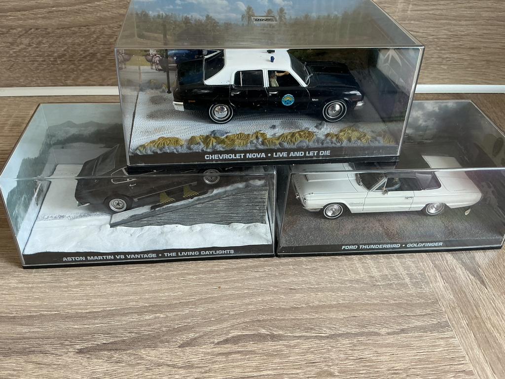 James bond modelauto, Hobby en Vrije tijd, Modelauto's | 1:43, Ophalen of Verzenden