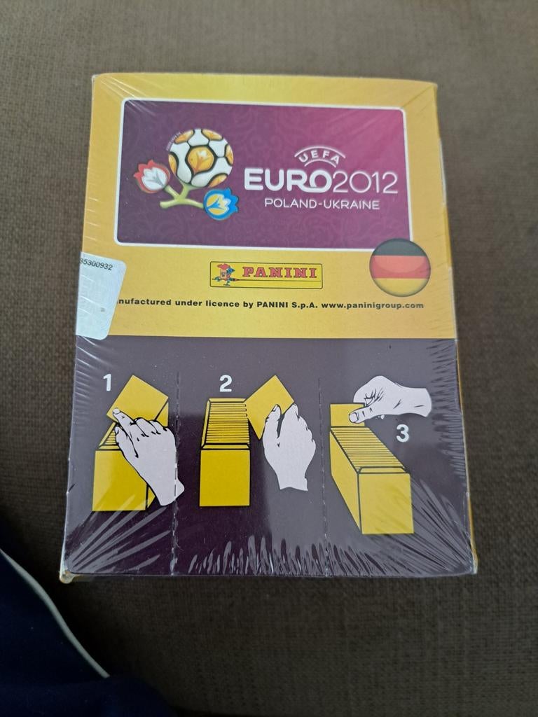 Panini Euro 2012 Gesloten Box - 100 Zakjes, Ophalen of Verzenden, Zo goed als nieuw, Overige sporten, Poster, Plaatje of Sticker
