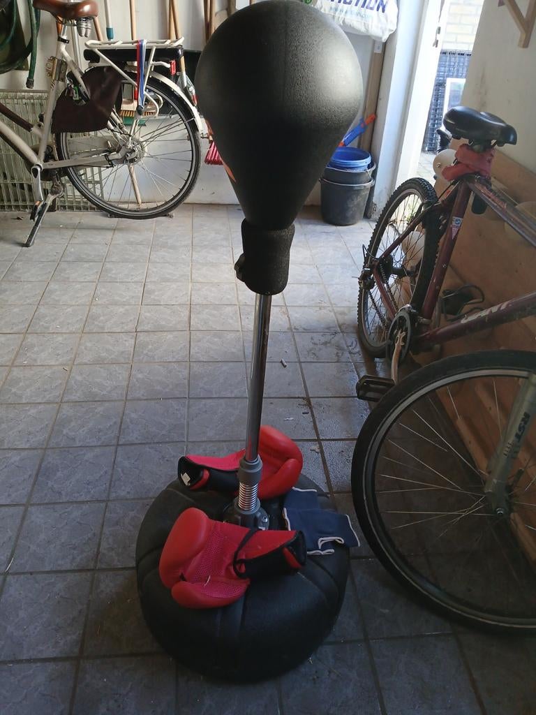 Boxbal met handschoenen, Ophalen of Verzenden, Bokshandschoenen