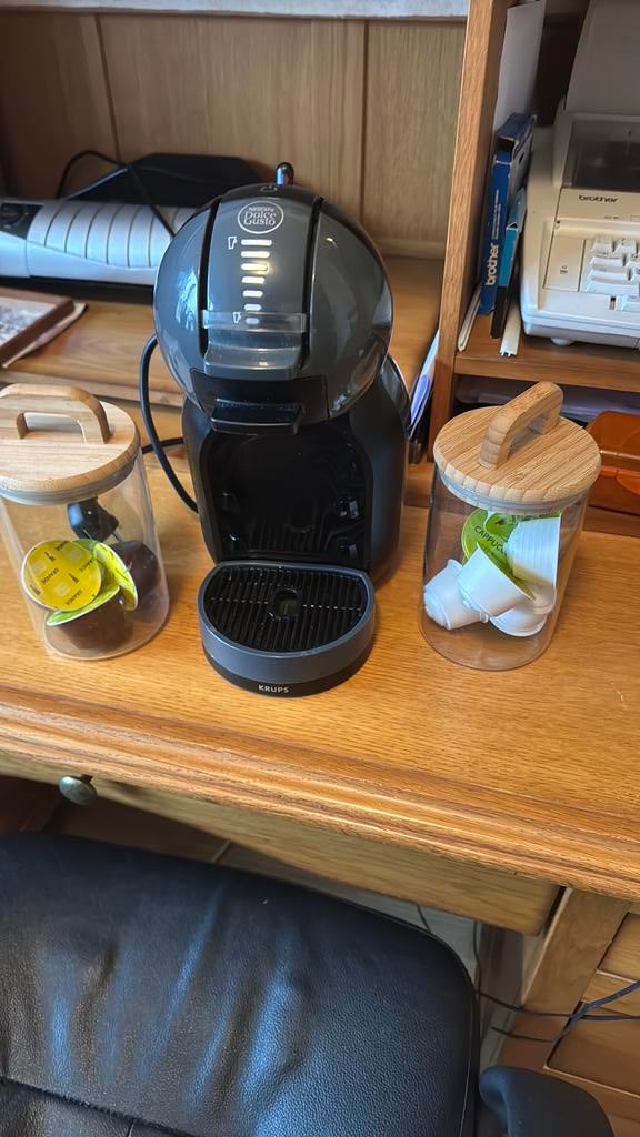 Nescafe dolcegusto, Ophalen of Verzenden, Zo goed als nieuw, Koffiemachine