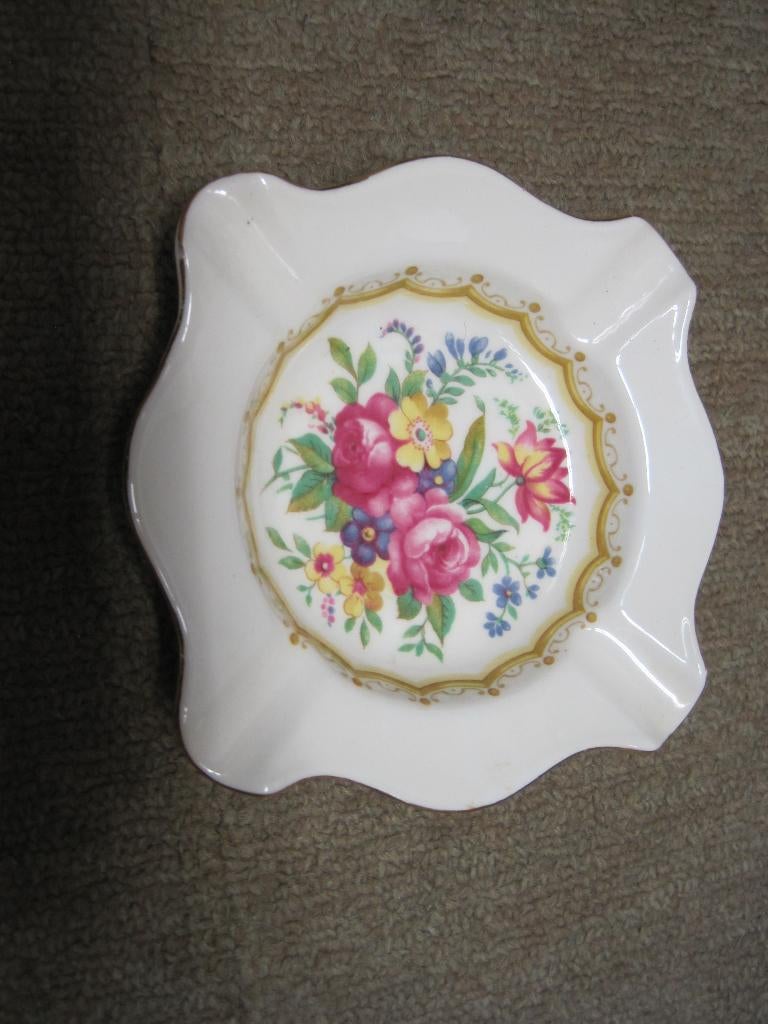 Royal Albert asbak type Lady Hamilton, Antiek en Kunst, Antiek | Servies los, Ophalen of Verzenden
