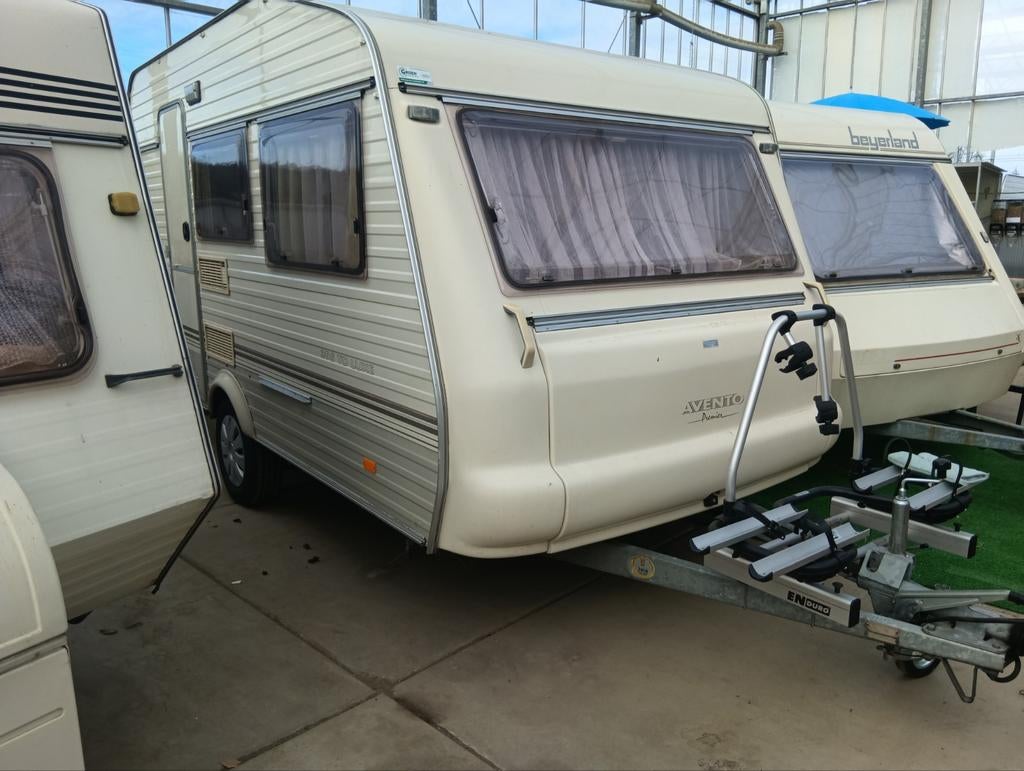 Avento Premier 395 TD Luxe Caravan , Fietsenrek en luifel, Particulier, Tot 4 meter, 1000 - 1250 kg, Luifel