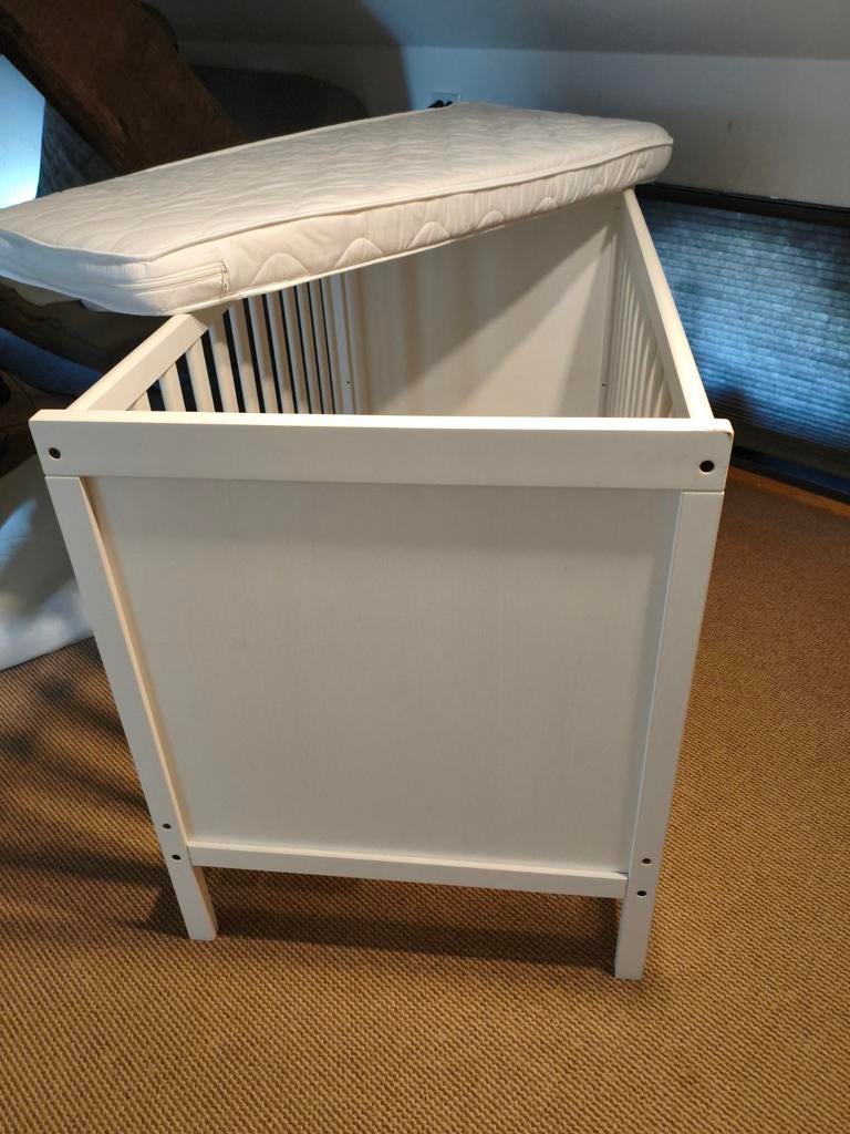 Verstelbaar babybedje - Kan nog een ronde mee!, Kinderen en Baby's, Babywiegjes en Ledikanten, Ophalen, Gebruikt, Ledikant