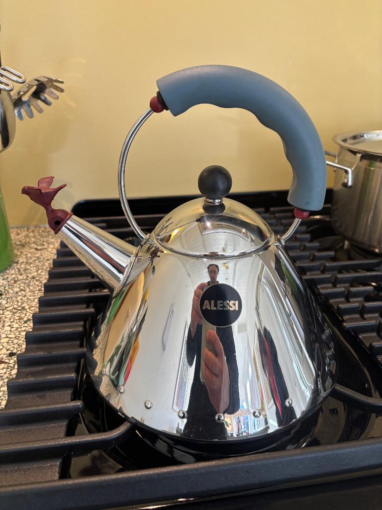 Alessi fluitketel - Michael Graves - model 9093, Huis en Inrichting, Keuken | Keukenbenodigdheden, Zo goed als nieuw, Ophalen of Verzenden