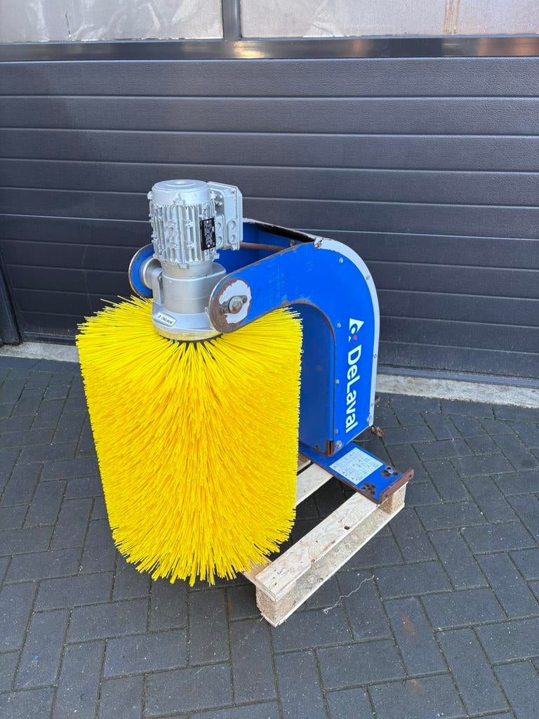 Koeborstel de laval, Dieren en Toebehoren, Overige Dieren-accessoires, Ophalen of Verzenden