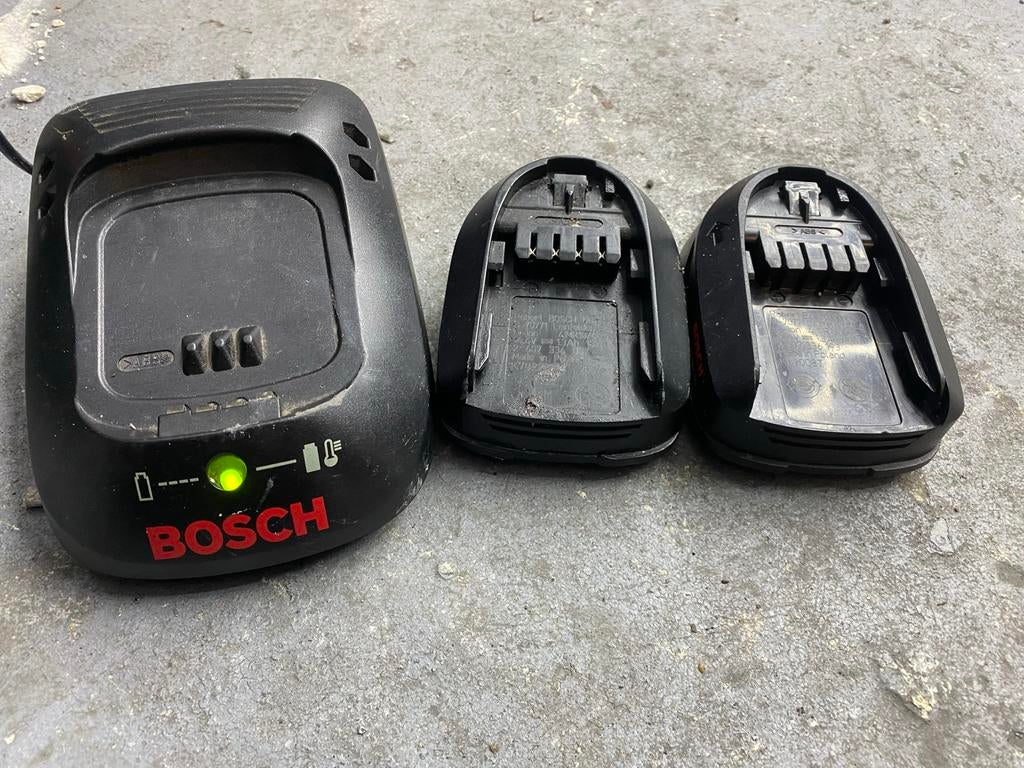 Bosch Acculader en 2 Accu's - Gebruikt 14.v, Ophalen, Gebruikt