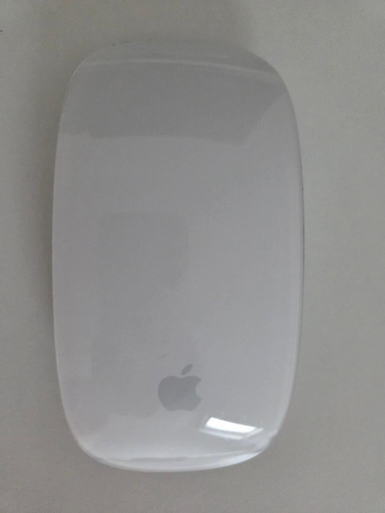 Apple Magic Mouse Wit Batterijen, Muis, Gebruikt, Ophalen of Verzenden, Draadloos
