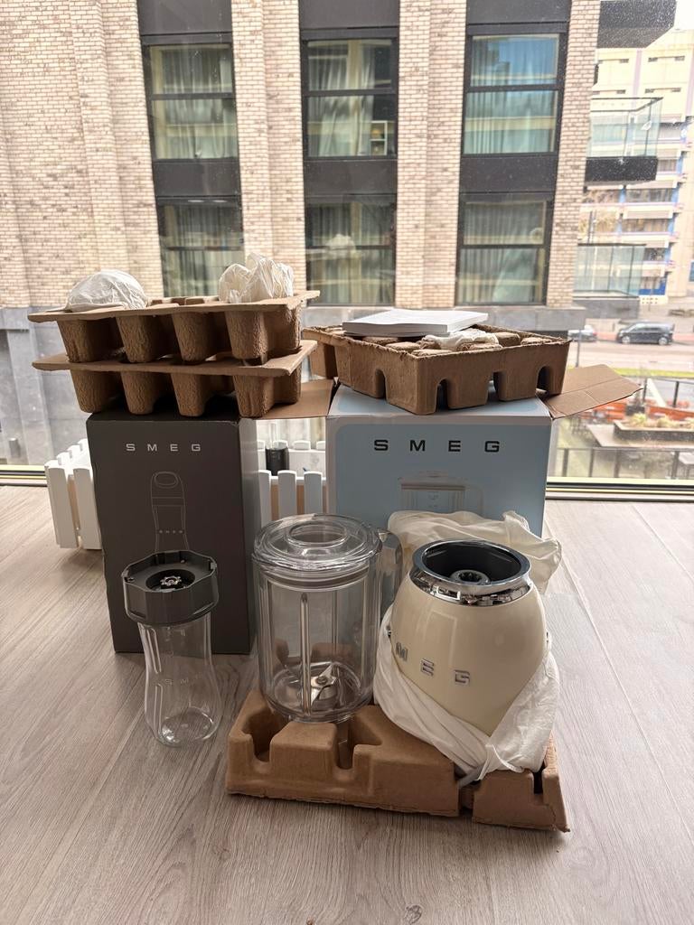 Smeg Blender met To Go Fles - in Doos, Witgoed en Apparatuur, Blenders, Ophalen, Zo goed als nieuw, Blender