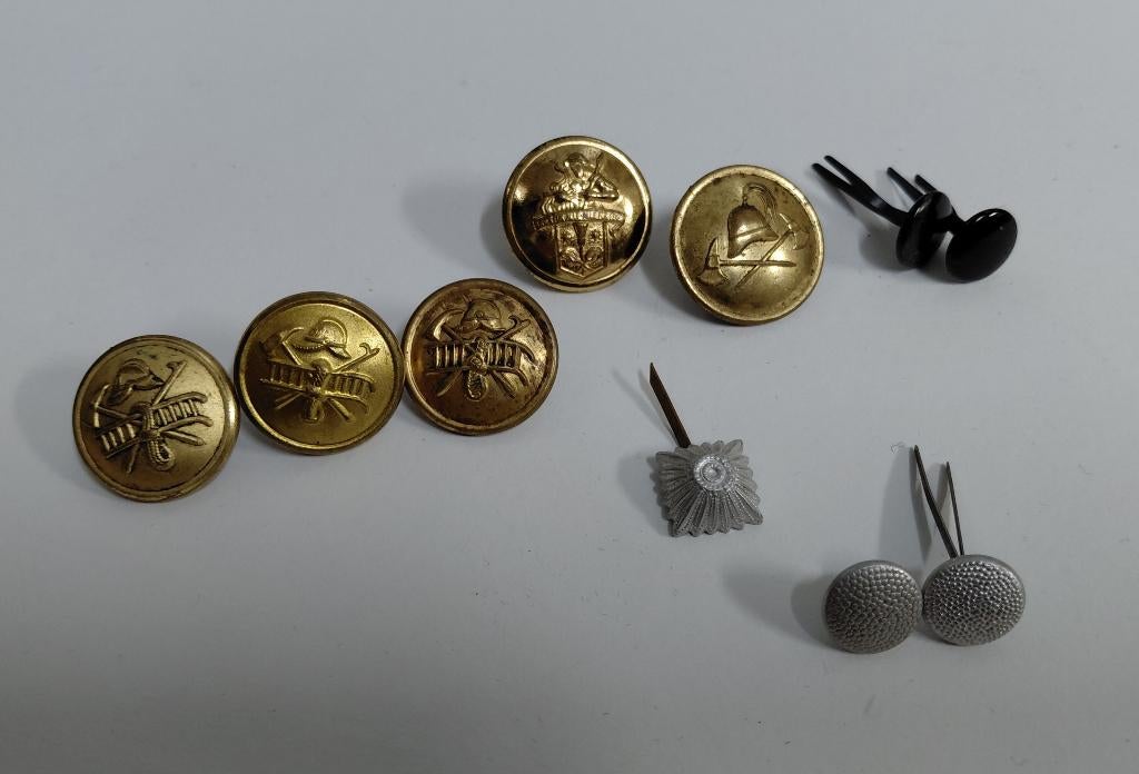 Setje oude uniformknopen emblemen brandweer, Ophalen of Verzenden, Overige soorten, Duitsland, Embleem of Badge