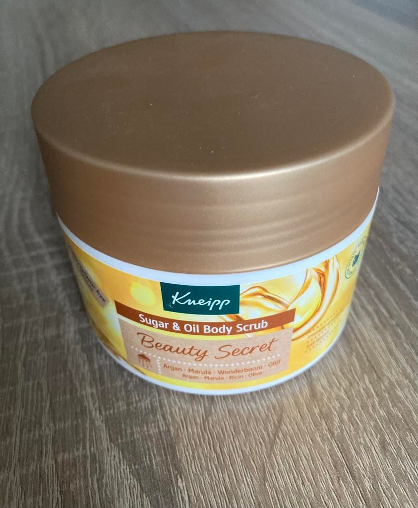 Kneipp sugar & oil body scrub, Ophalen of Verzenden, Nieuw, Bad & Douche