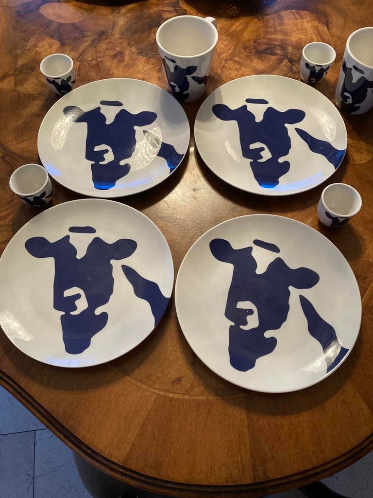 4bordjes 4eierdop 2mokken wit/blauwe koe, Ophalen of Verzenden, Zo goed als nieuw, Bord(en), Overige stijlen