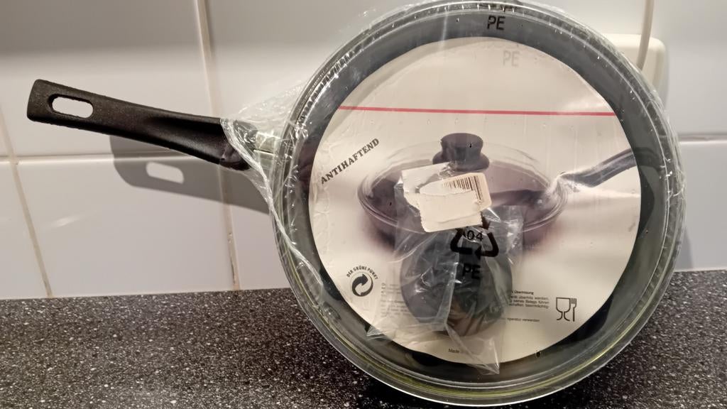 Pan met glazen deksel. NIEUW in verpakking., Ophalen of Verzenden, Nieuw, Overige materialen, Koekenpan of Braadpan