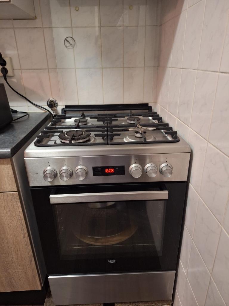 Fornuis beko, Witgoed en Apparatuur, Fornuizen, Ophalen, Gebruikt, Hete lucht, 4 kookzones