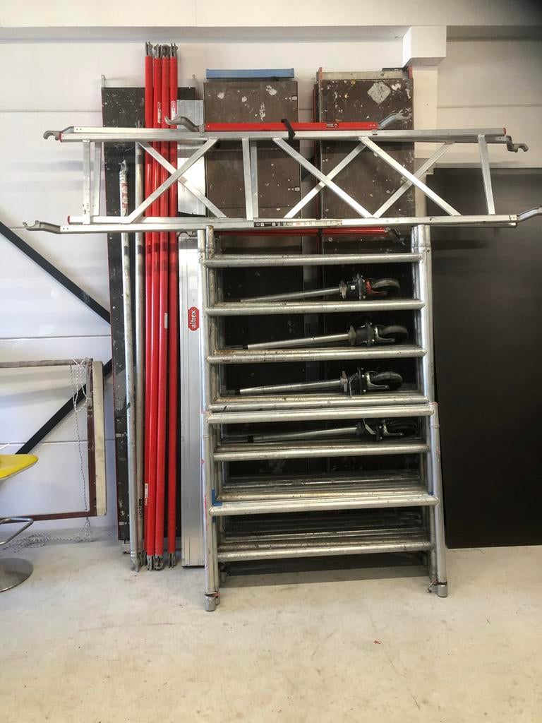 Altrex Rolsteiger 305 Breed - 7.25m Werkhoogte, Doe-het-zelf en Verbouw, Steigers, Ophalen of Verzenden, Gebruikt, Rolsteiger of Kamersteiger