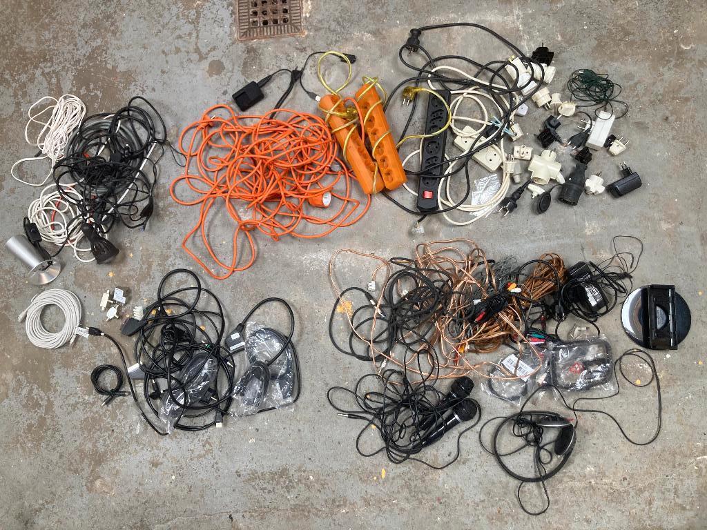 Veel elektra audio tv stekkers stekkerdoos kabeltjes snoer, Ophalen of Verzenden, Gebruikt, Kabel of Snoer